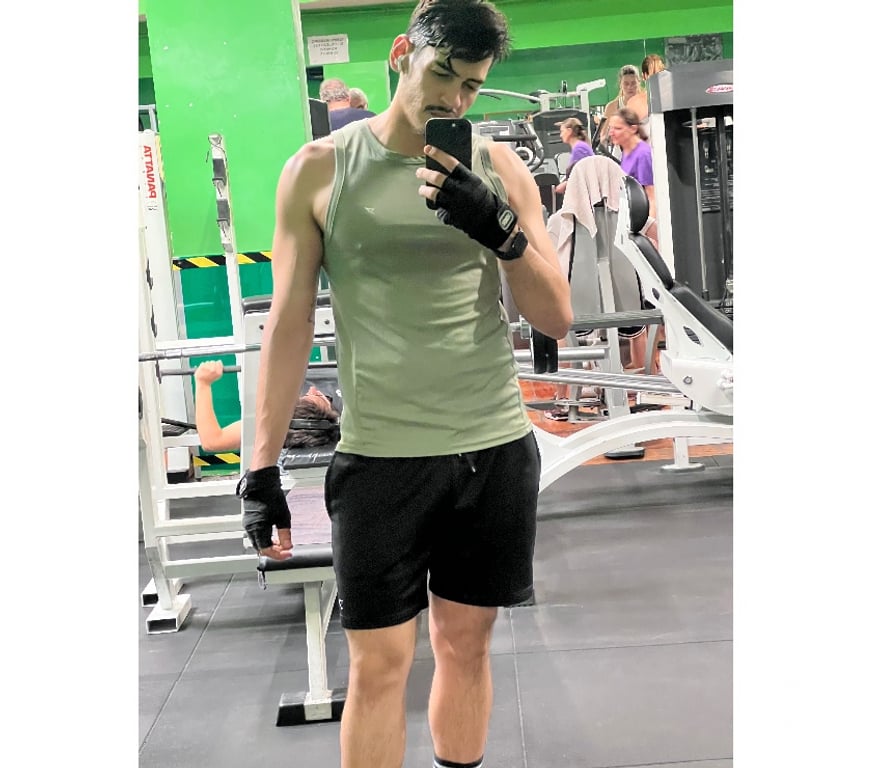 Foto 4 de Jovem bonito e